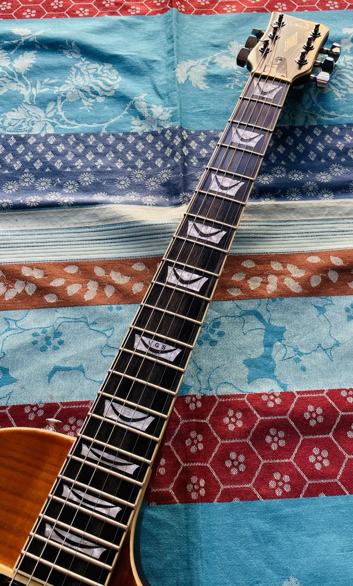 Guitare électrique VGS Eruption Pro, ajout Push Pull Treble Bleed et micros Seymour Duncan, mécaniques autobloquantes – Image 3