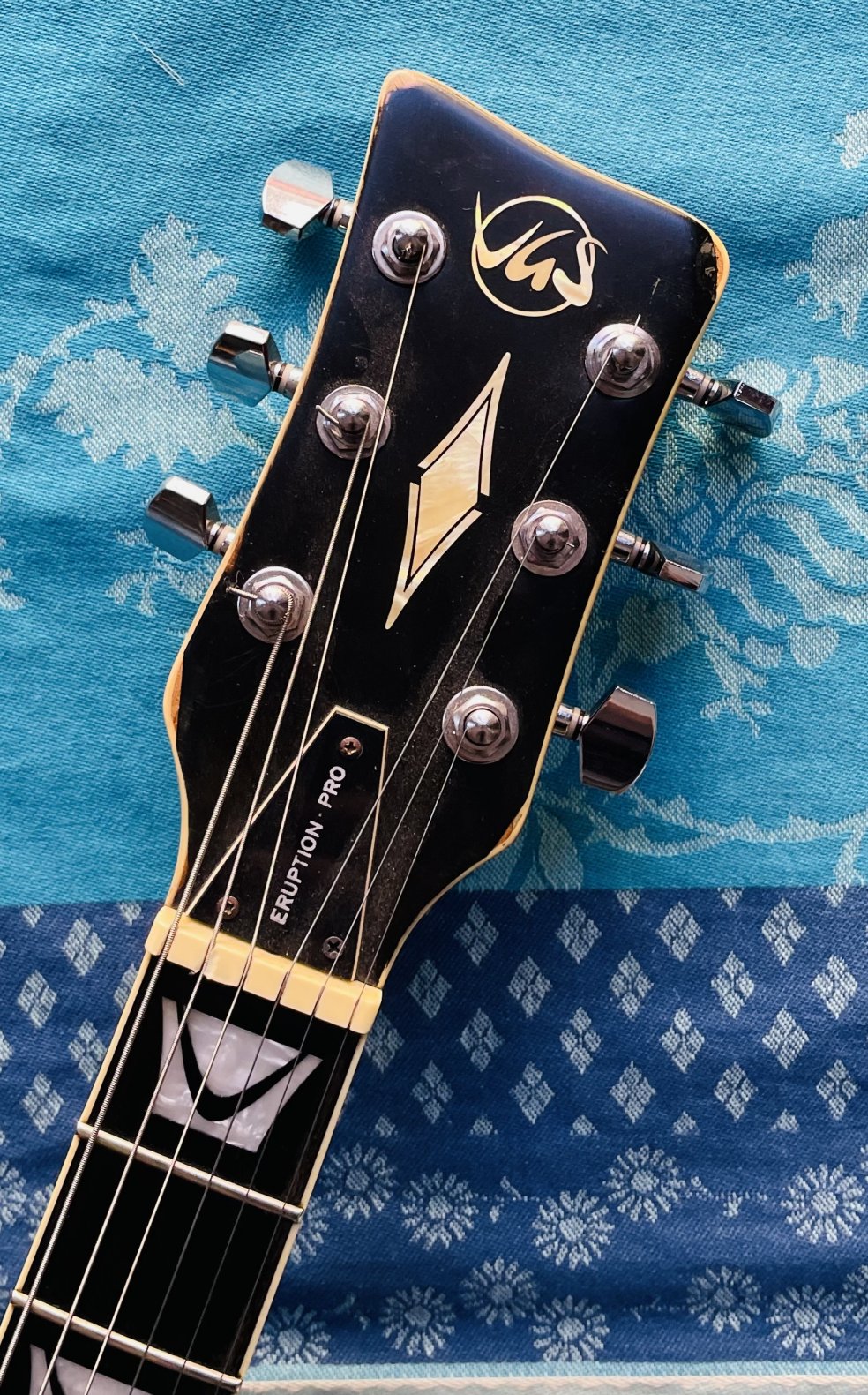 Guitare électrique VGS Eruption Pro, ajout Push Pull Treble Bleed et micros Seymour Duncan, mécaniques autobloquantes – Image 4