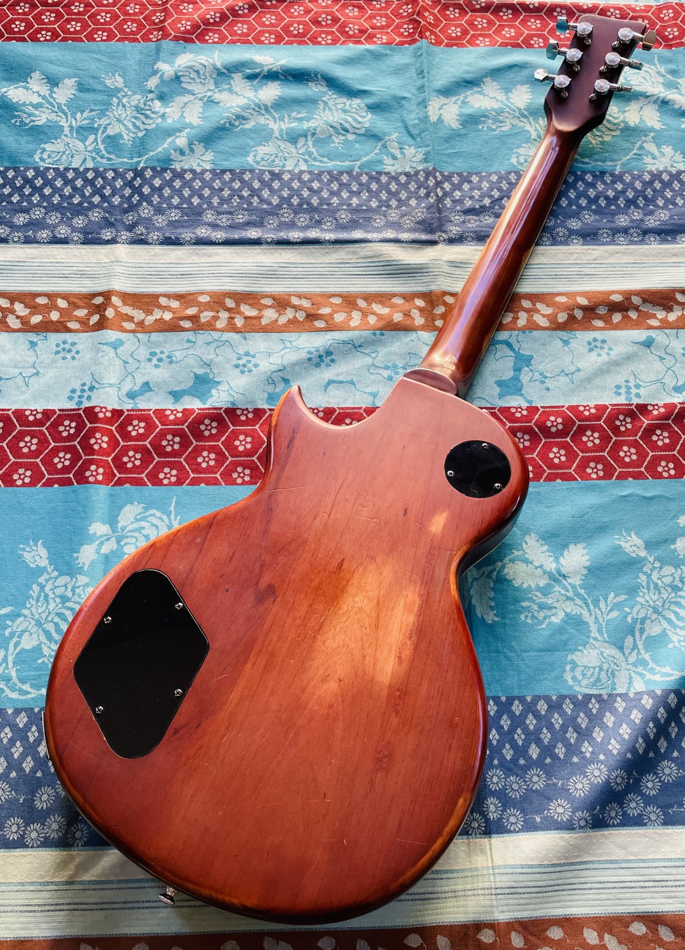 Guitare électrique VGS Eruption Pro, ajout Push Pull Treble Bleed et micros Seymour Duncan, mécaniques autobloquantes – Image 6