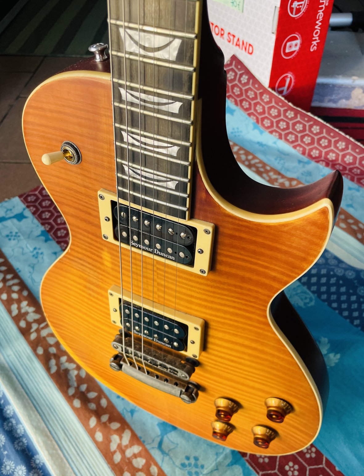 Guitare électrique VGS Eruption Pro, ajout Push Pull Treble Bleed et micros Seymour Duncan, mécaniques autobloquantes – Image 10