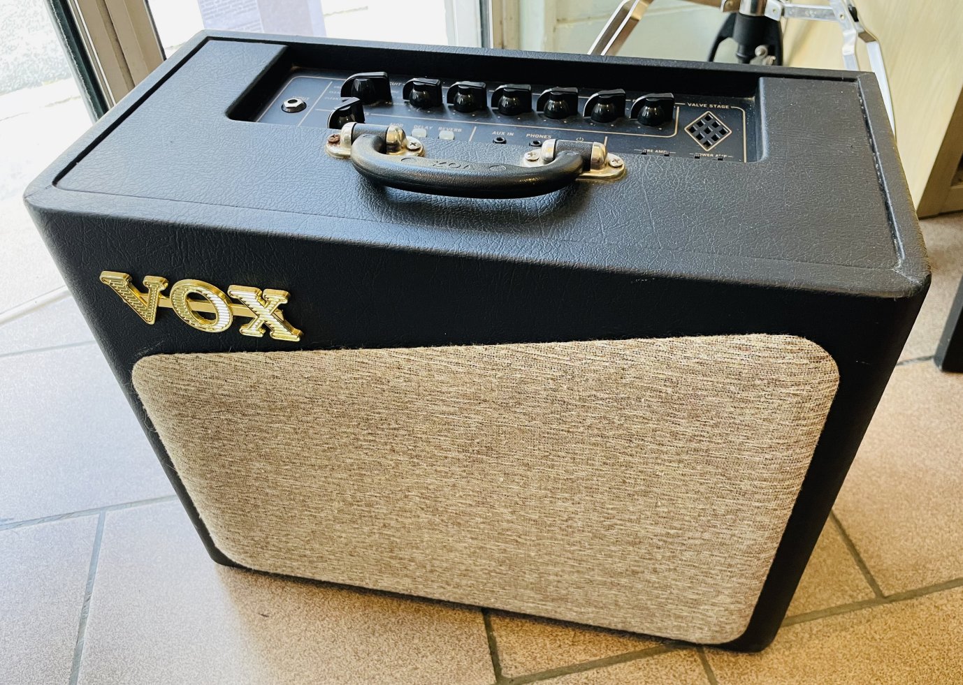 Ampli guitare hybride Vox AV15 n°O.05002729, alim