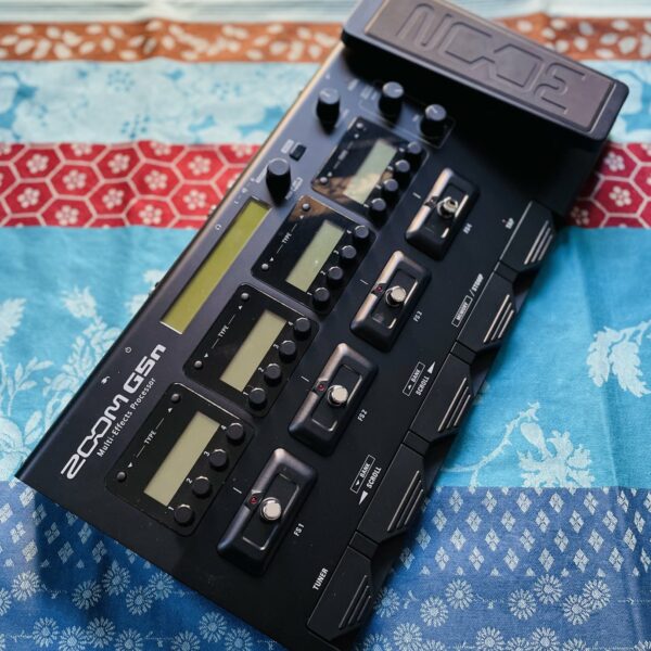 Multieffets guitare Zoom G5N n°B76035752, alim Zoom