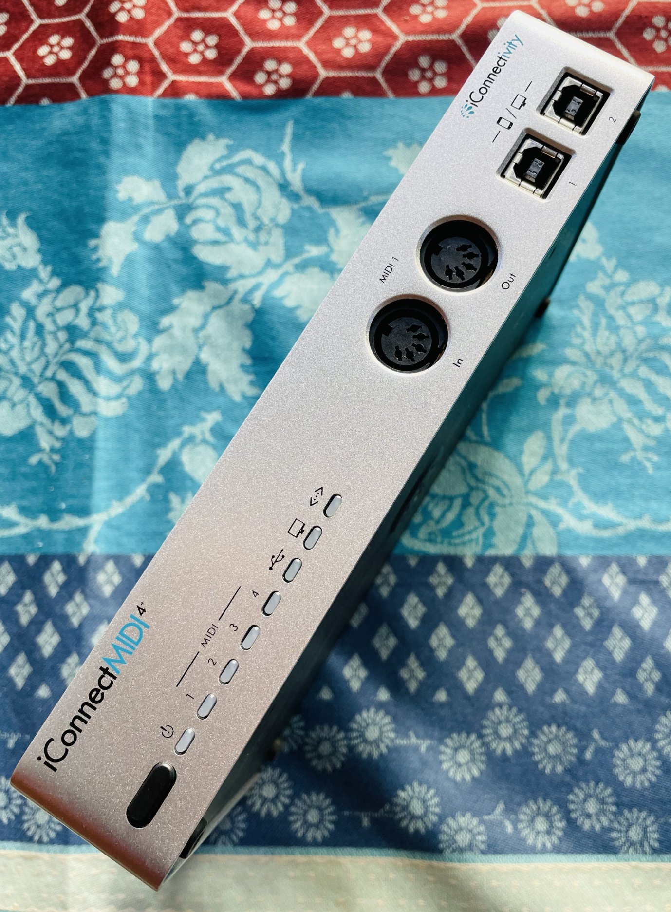 Boitier midi iConnectivity Midi4+, boite et alim d’origine