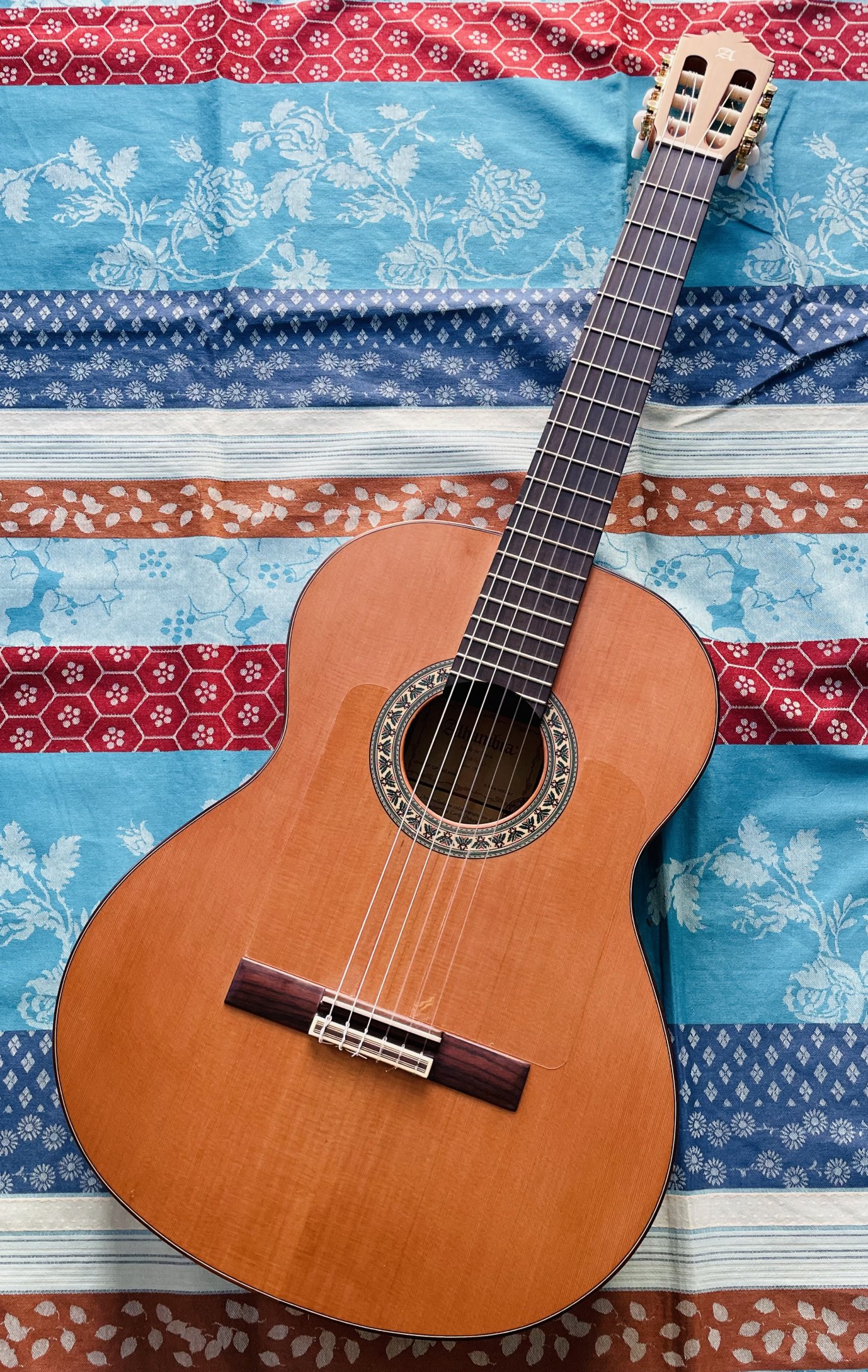 Guitare flamenca Alhambra 5F Piñana n°mDCKbZ, carte, housse d’origine, sillet