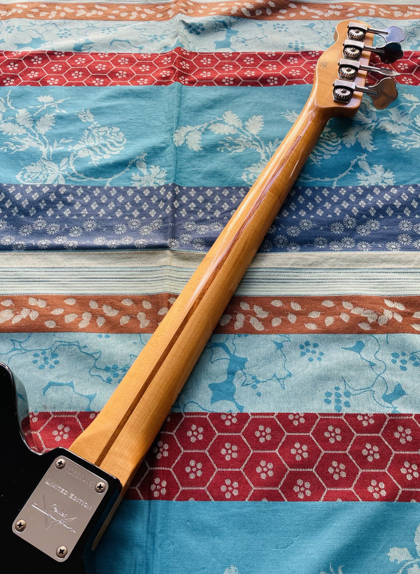 – Très rare basse électrique Fender Limited Custom Shop La Cabronita Boracho Relic n°CZ520405 (2012, USA), étui Fender USA, certificat et papiers divers, limitée à 30 exemplaires ! – Image 11