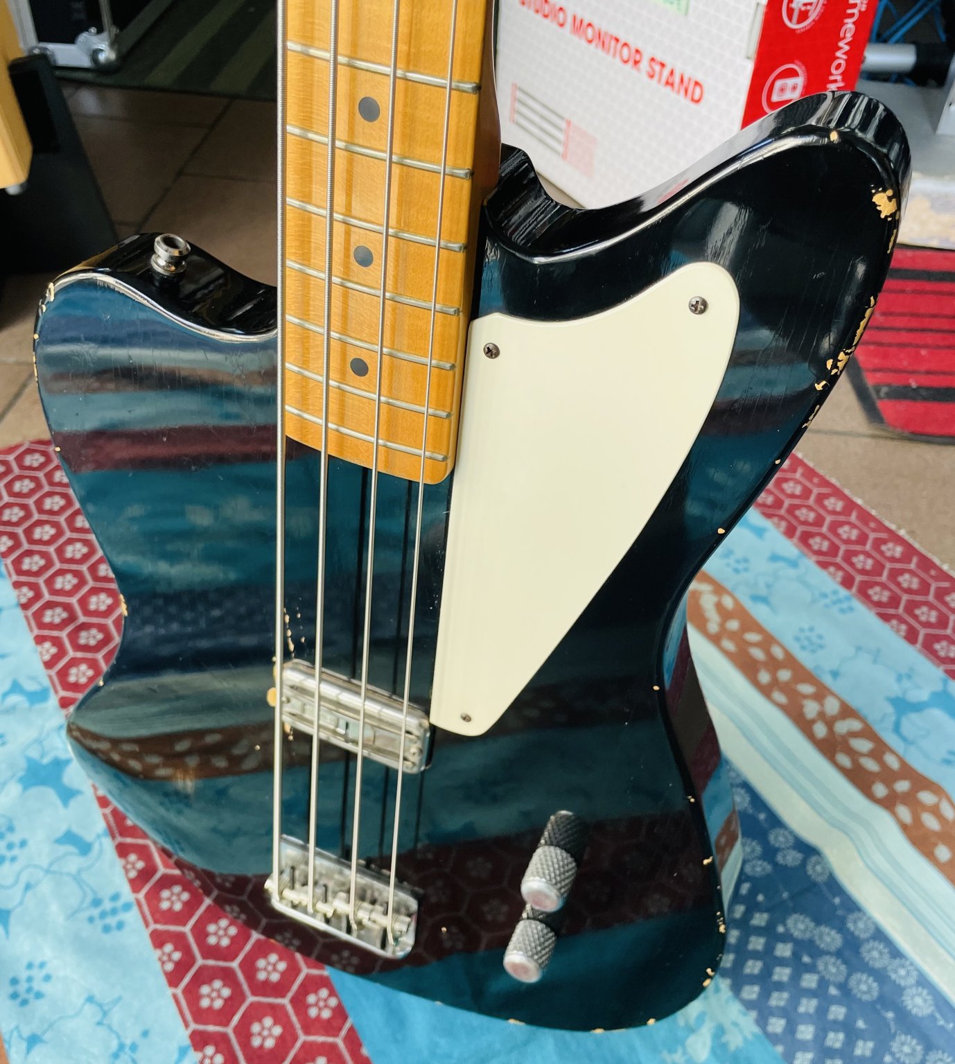 – Très rare basse électrique Fender Limited Custom Shop La Cabronita Boracho Relic n°CZ520405 (2012, USA), étui Fender USA, certificat et papiers divers, limitée à 30 exemplaires ! – Image 13