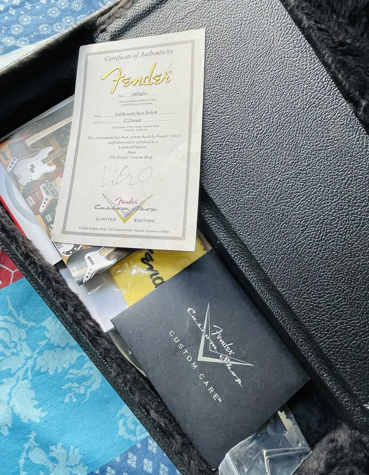 – Très rare basse électrique Fender Limited Custom Shop La Cabronita Boracho Relic n°CZ520405 (2012, USA), étui Fender USA, certificat et papiers divers, limitée à 30 exemplaires ! – Image 16