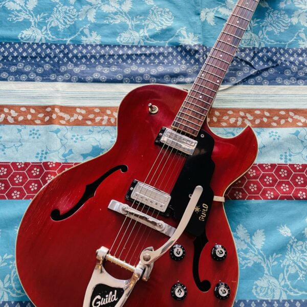 Rare guitare électrique hollow body Guild starfire III Cherry Red n°EK1366 (1966, USA)