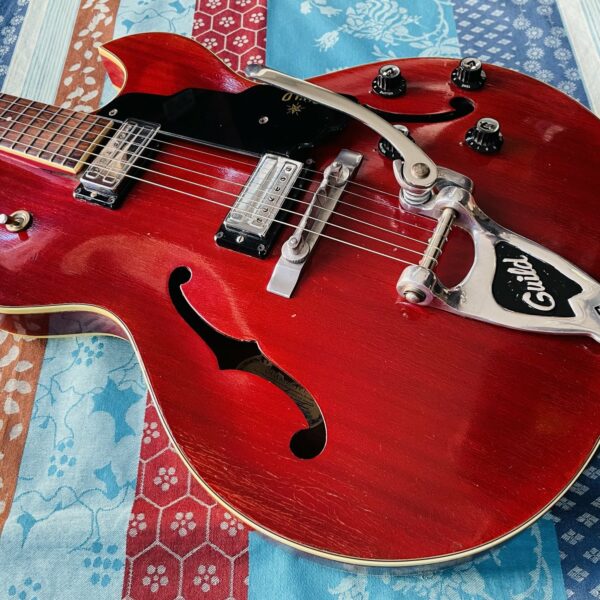 Alternative view of Rare guitare électrique hollow body Guild starfire III Cherry Red n°EK1366 (1966, USA)