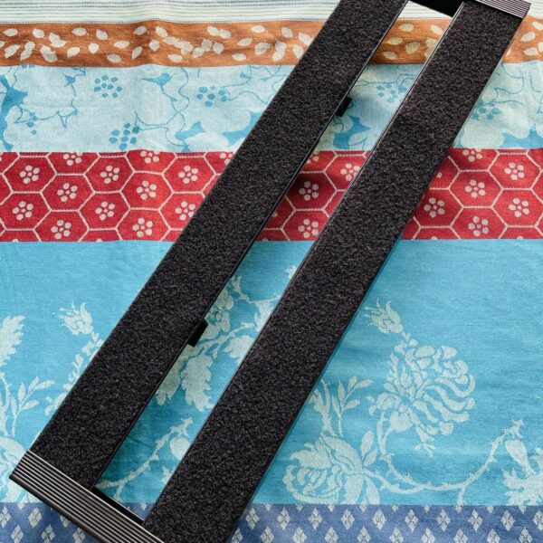 Alternative view of Pedalboard Harley Benton Spaceship 50C, housse d’origine, 2 mini-jack coudés dorés Harley Benton, petit câble alim Rockboard (sans alim)