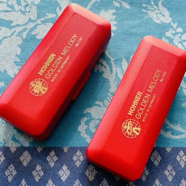 Alternative view of 2 Harmonicas diatoniques Hohner Golden Melody F / G, boites d’origines