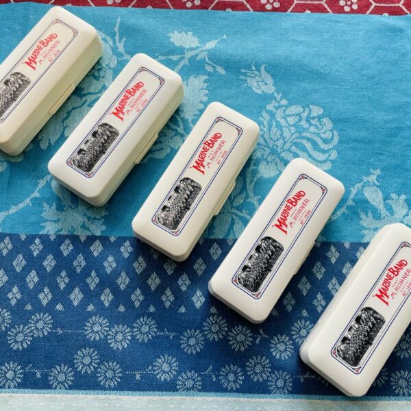 Alternative view of 5 Harmonicas diatoniques Hohner Marine Band D / A / B / E / Bb, boites d’origines