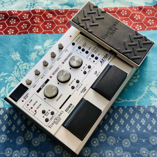 Pédale effets acoustiques Korg AX10A n°007076, boite d’origine, notice