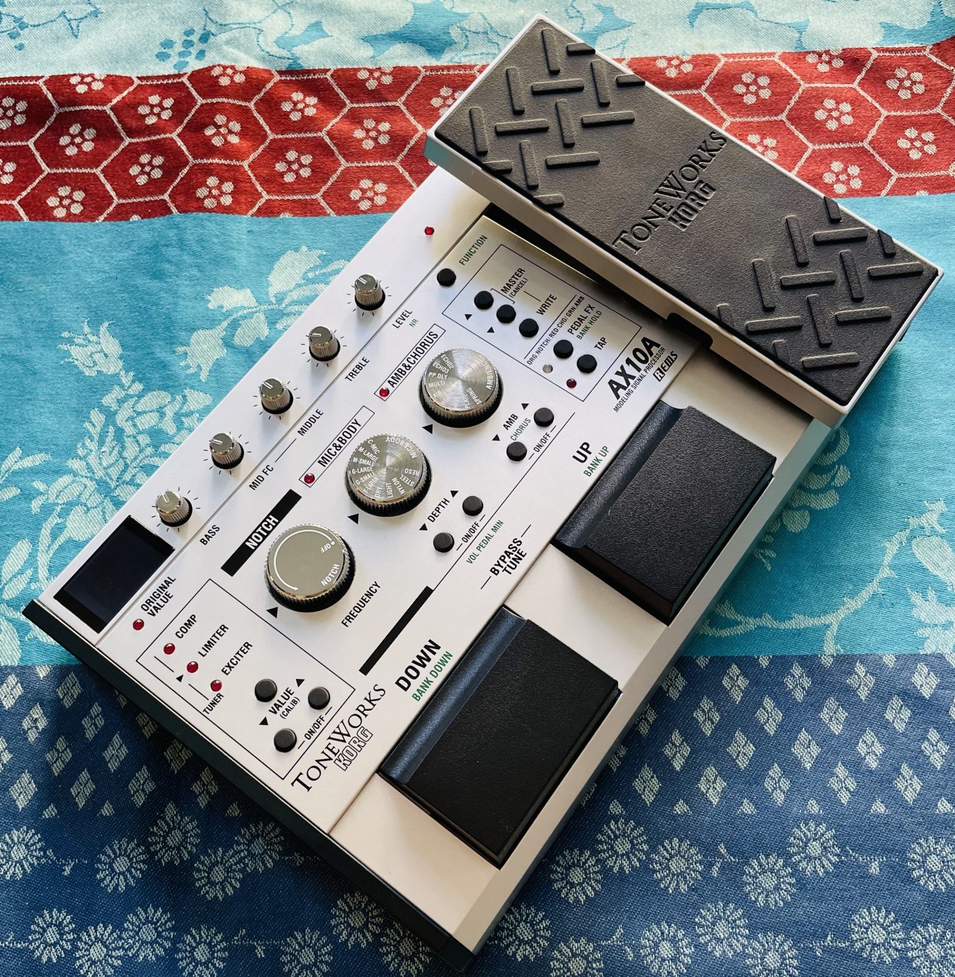 Pédale effets acoustiques Korg AX10A n°007076, boite d’origine, notice