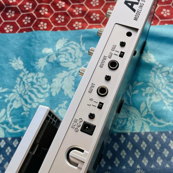 Alternative view of Pédale effets acoustiques Korg AX10A n°007076, boite d’origine, notice