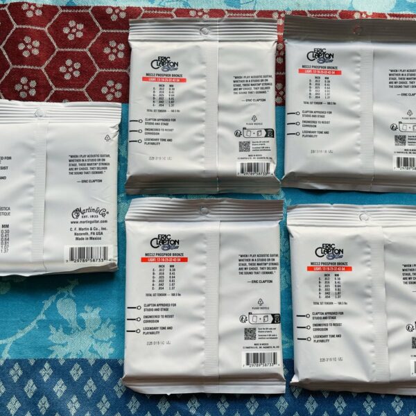 Alternative view of Lot de 5 jeux de cordes Martin Eric Clapton signature Light 12-54 MEC12 Phosphor Bronze