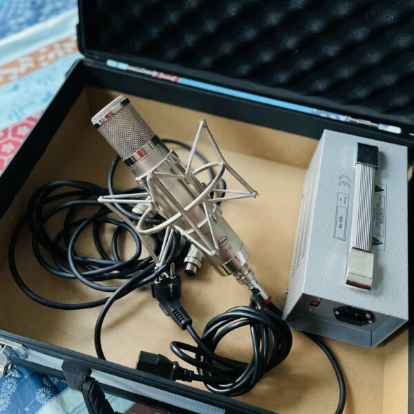 Alternative view of Micro Peluso P12 n°1625 - 1150 € (actuellement en test au Studio Pessac Hesat Recording)