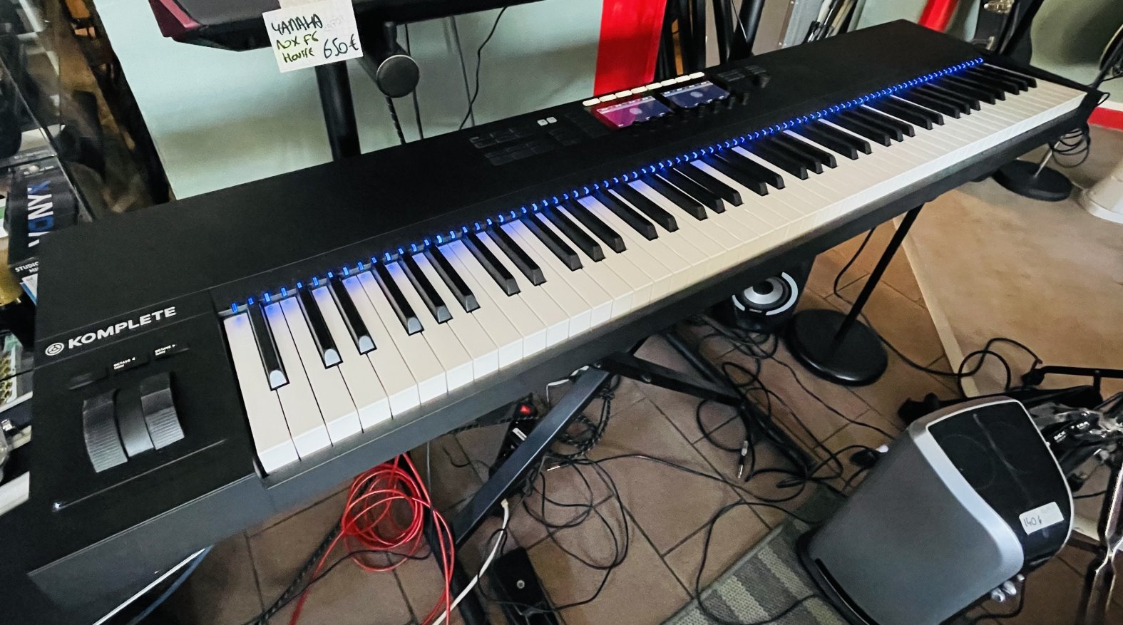 Clavier maitre Natives Instruments Komplete Kontrol S88 MK3 n°88K01491912522A, alim, pédale sustain ajoutée, certificat, sticker