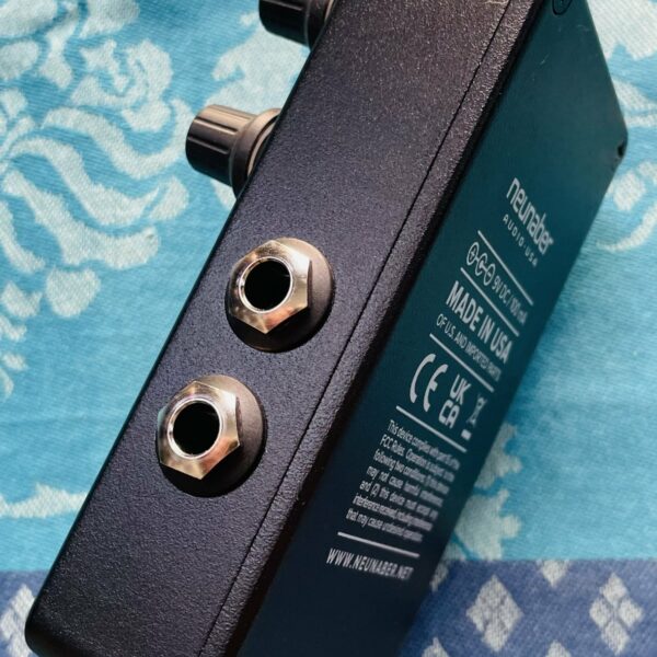 Alternative view of Pédale Réverb Neunaber Immerse Reverberator MKII n°009854 (2007, USA), boite d’origine