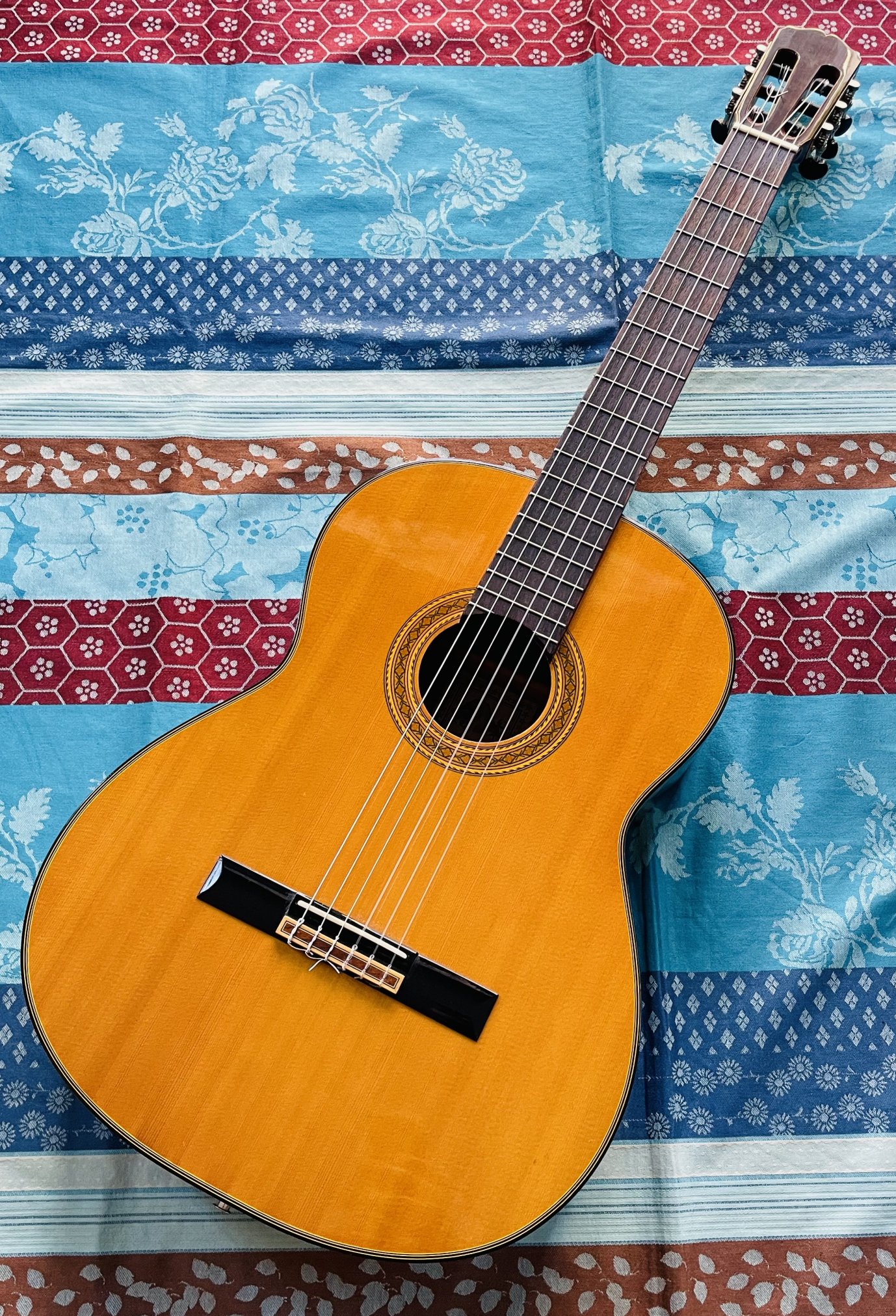 Guitare électro-classique Takamine EC-128 n°92092006 (1992, Japan), housse Rockbag