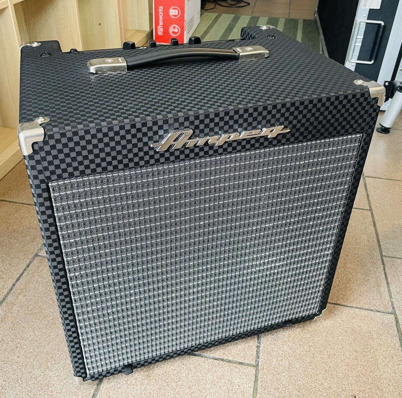 Ampli basse Ampeg RB-108 n°RB12F7053000010, alim, 30W
