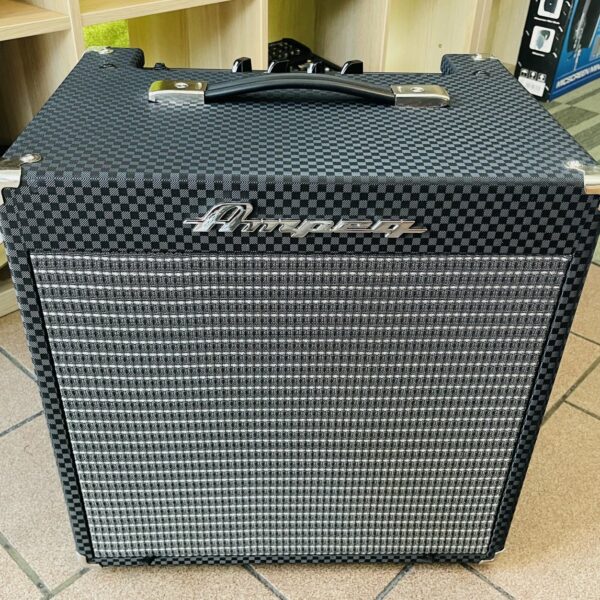 Ampli basse électrique Ampeg RB-108 n°21RB12F7402000097, alim, 30W