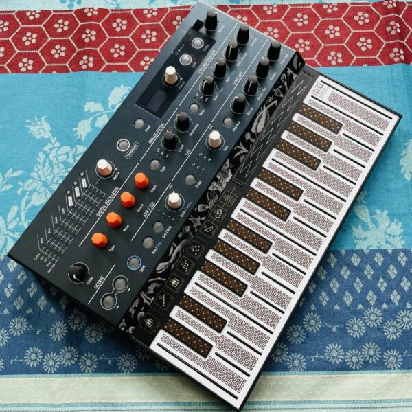 Synthé Arturia MicroFreak n°570100940530130, boite d’origine, alim