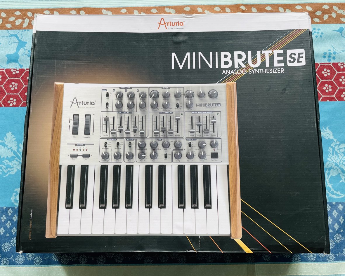 Synthé analogique Arturia Minibrute SE n°5002400968010613, boite d’origine, alim, notice – Image 8