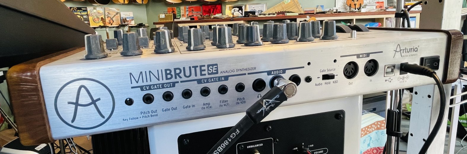Synthé analogique Arturia Minibrute SE n°5002400968010613, boite d’origine, alim, notice – Image 12