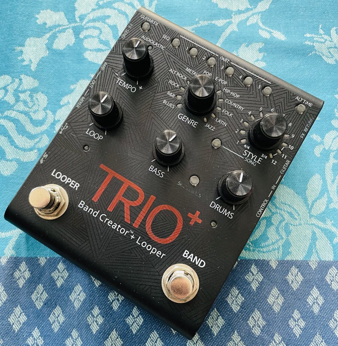 Pédale d’accompagnement looper Digitech Trio+ n°12002608764, boite et alim d’origine, footswitch Digitech FS6 n°12002481584, boite d’origine