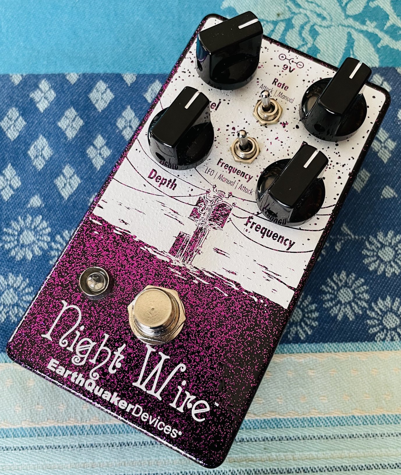 Pédale trémolo harmonique Earthquaker Devices Night Wire n°2580, boite d’origine