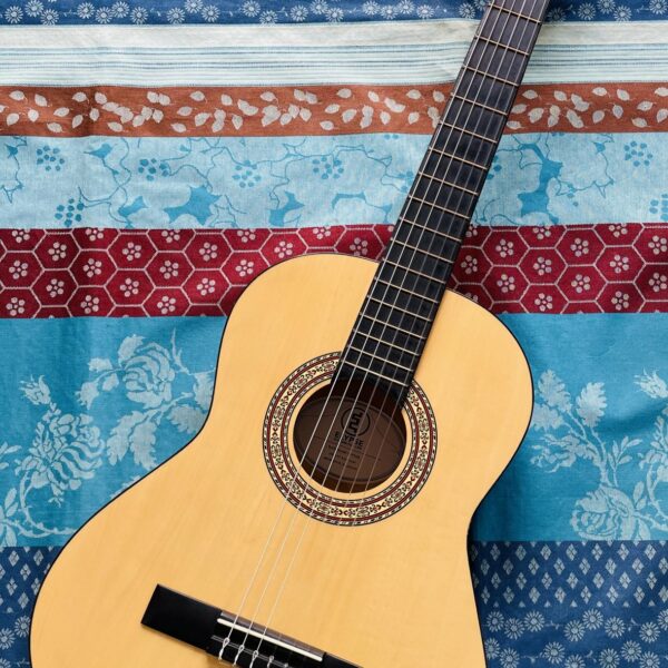 Guitare classique trois quart Elypse nylon Kalina, housse Elypse, médiator Shiver