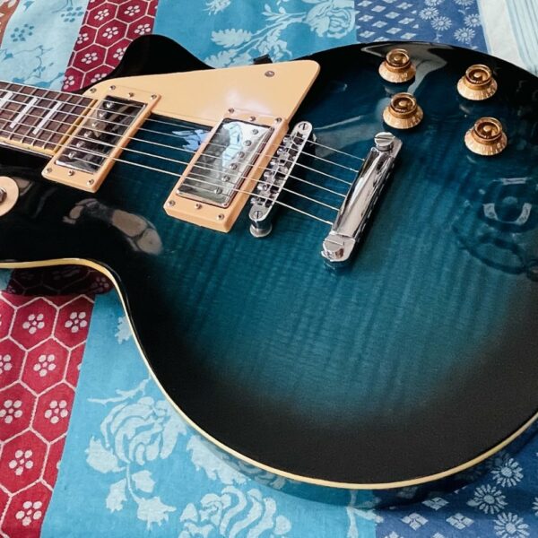Alternative view of Guitare électrique Elypse Les Paul transparent blue, sangle Elypse STB2004 BK, réglée Thébé Lutherie (mai 2026)