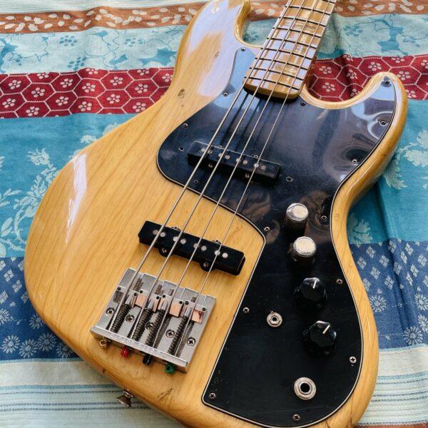 Alternative view of Rare basse électrique passive Fender Marcus Miller Jazz Bass Maple natural n°MX13443487 (2014, Mexico), révisée luthier Thébé