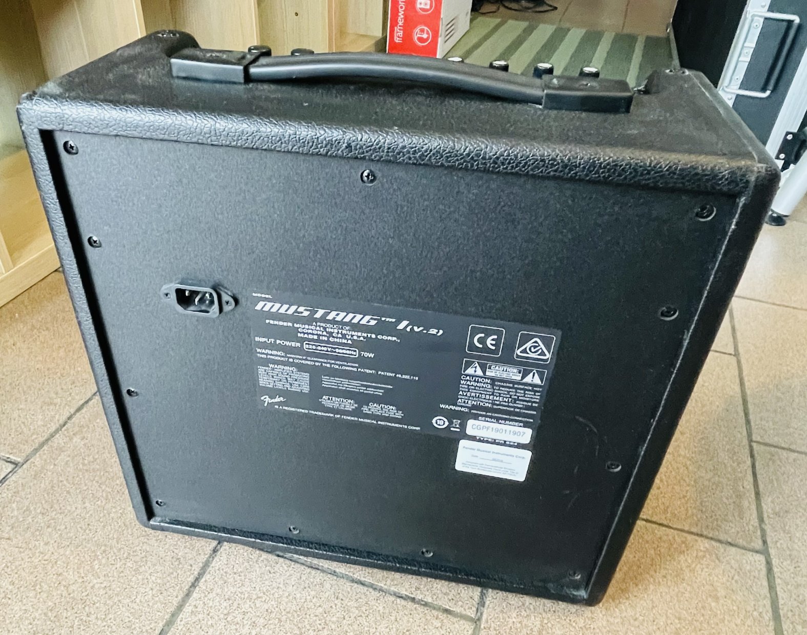 Ampli guitare Fender Mustang 1 V2 n°CGPF19011907, alim – Image 3