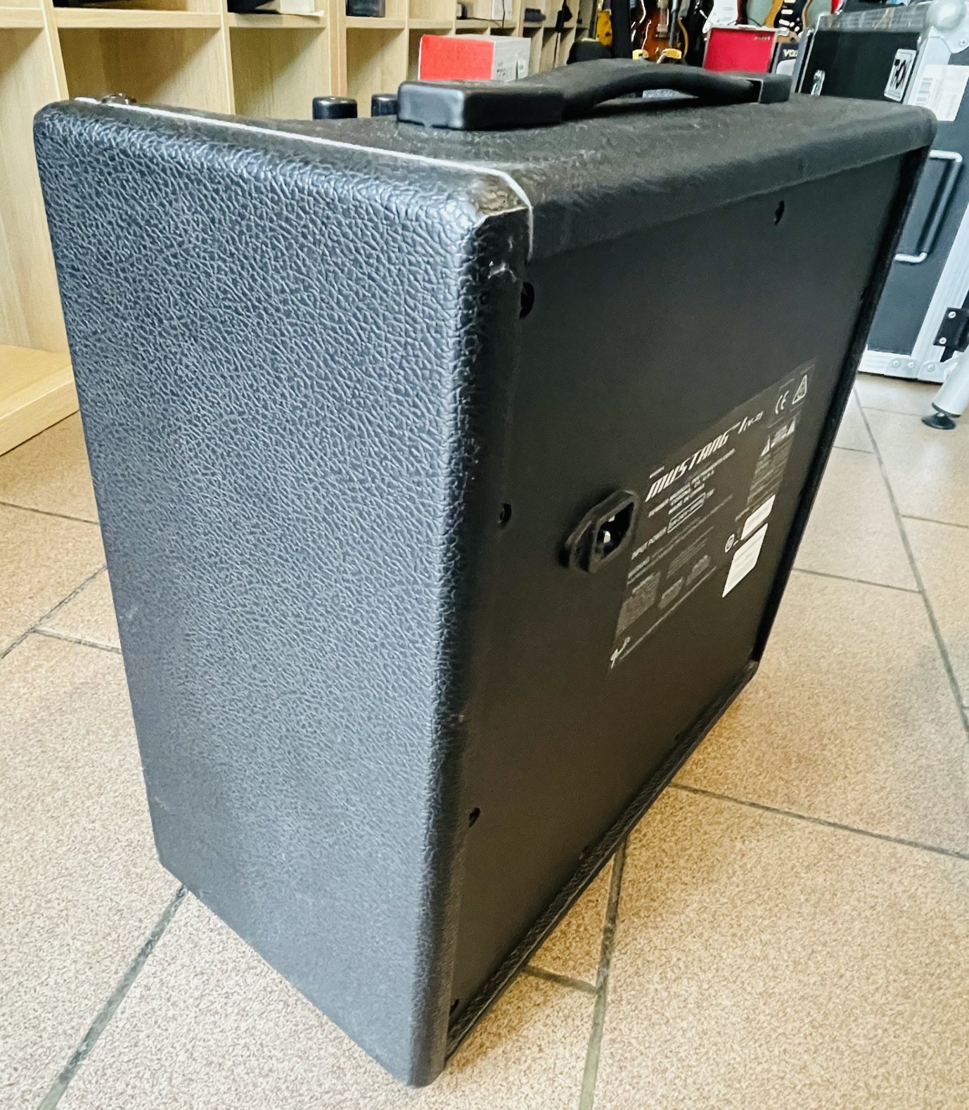 Ampli guitare Fender Mustang 1 V2 n°CGPF19011907, alim – Image 4