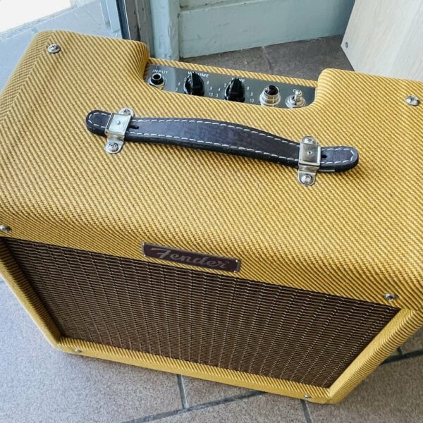 Alternative view of Ampli guitare lampes Fender Pro Junior IV Limited Tweed n°B960523, housse ajoutée, 15W
