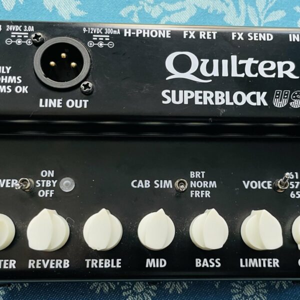 Alternative view of Pédale préampli Quilter Superblock n°0522A630473 (USA), boite et alim.