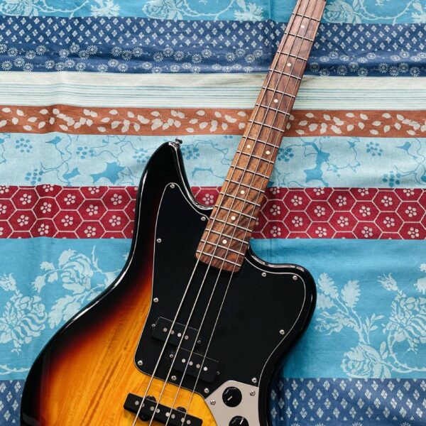 Basse électrique active Squier Jaguar Bass Vintage Modified sunburst 3 tone n°ICS17301280