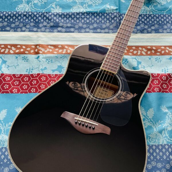Guitare électro-acoustique Yamaha TransAcoustic FGC-TA n°IKL211523, housse Tobago