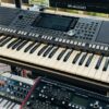 Clavier arrangeur Yamaha PSR-S970 n°ECWN01232, carton d'origine, porte partition, alim, notice
