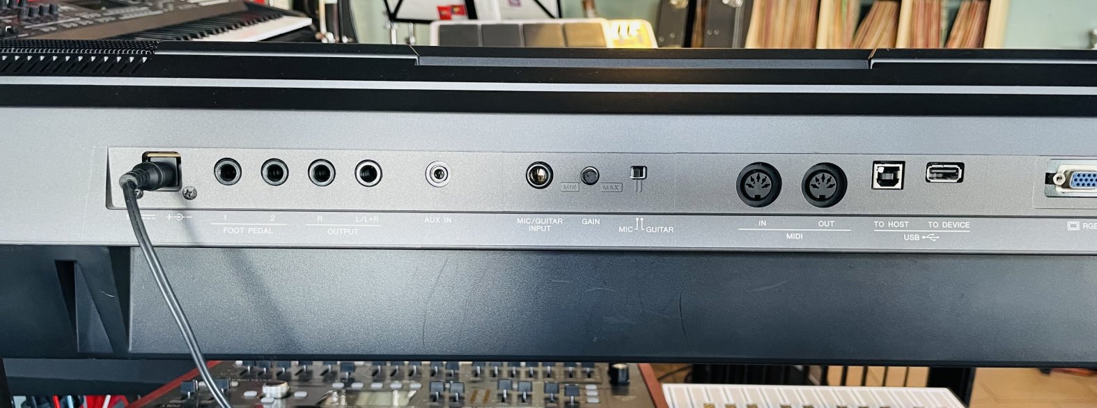 Clavier arrangeur Yamaha PSR-S970 n°ECWN01232, carton d'origine, porte partition, alim, notice – Image 7
