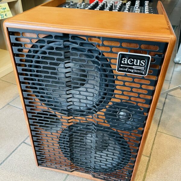 Alternative view of Ampli acoustique chant instrument contrebasse Acus oneforstring 10 (Italy), housse Acus, 350W