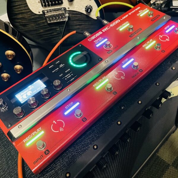 Alternative view of Pédale looper instrument chant Boss RC-600 n°75P8095, alim
