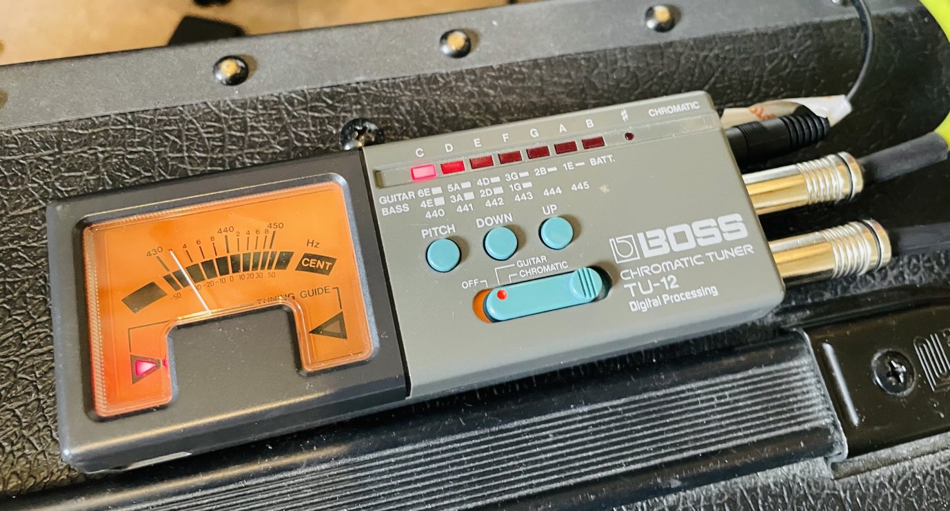 Accordeur chromatique guitare basse Boss TU-12 n°UF80628, housse d’origine sans alim 9V – Image 6