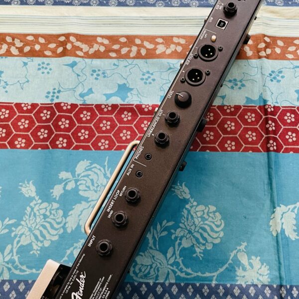 Alternative view of Pédalier multieffets Fender Mustang floor n°CMT1312700459, notice, alim