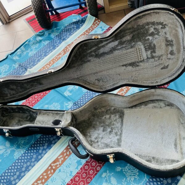 Etui rigide Fender au format guitare dobro Resonator