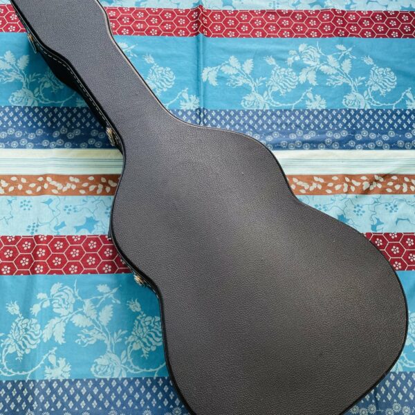 Alternative view of Etui rigide Fender au format guitare dobro Resonator