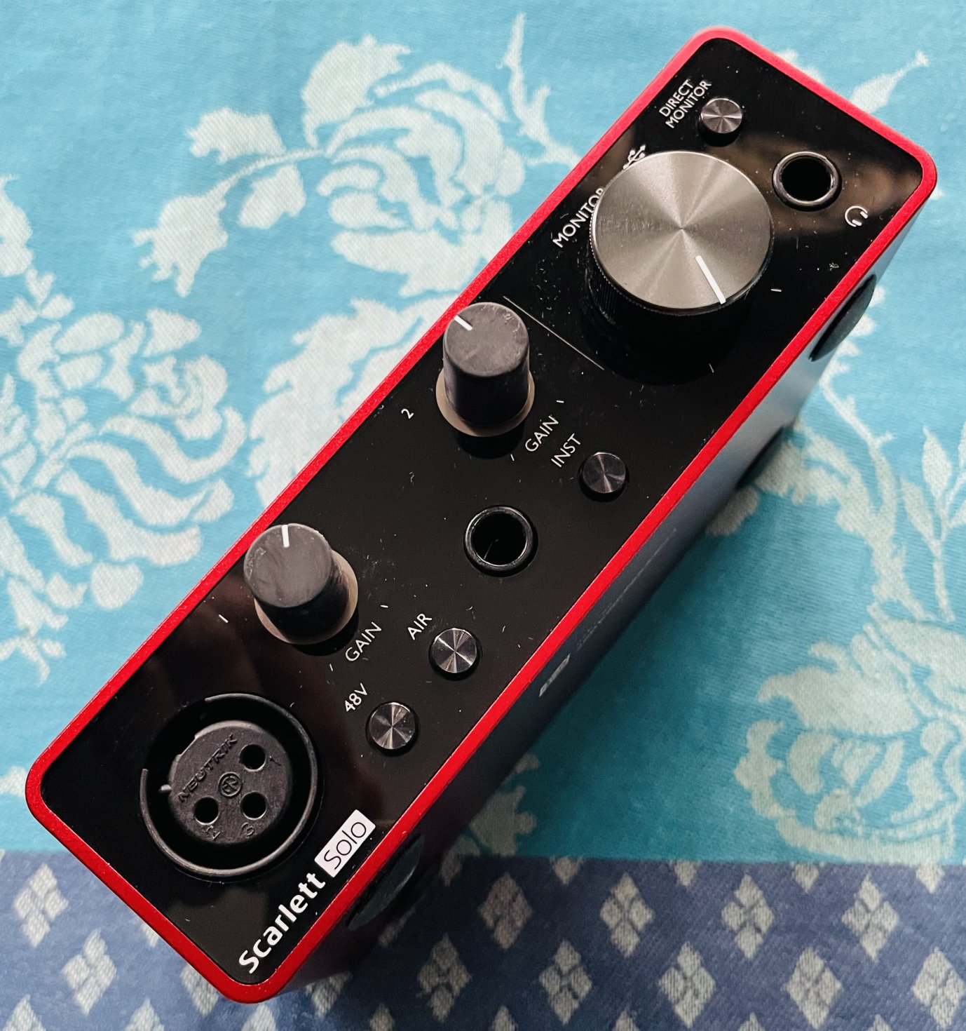 Carte son Focusrite Scarlett Solo Gen 3 n°Y72DD9N095A627, boite d’origine