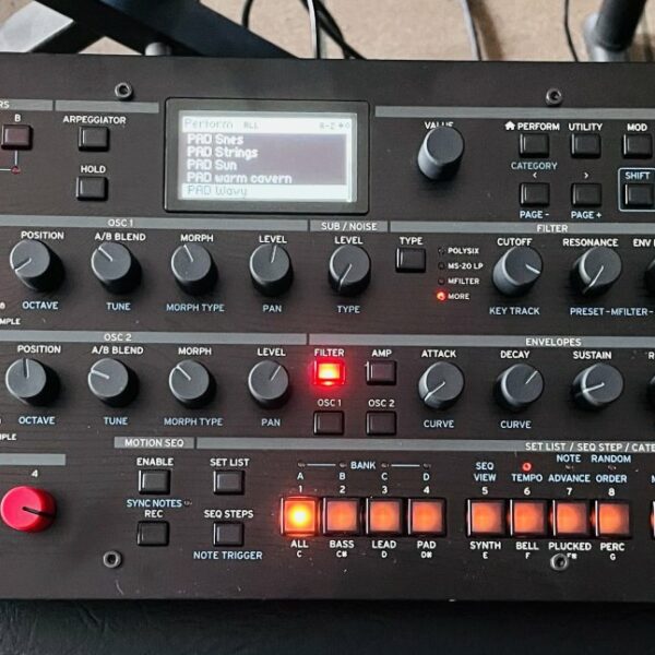 Alternative view of Synthé expandeur Korg Modwave Module n°000726, alim, doc et carton d’origine